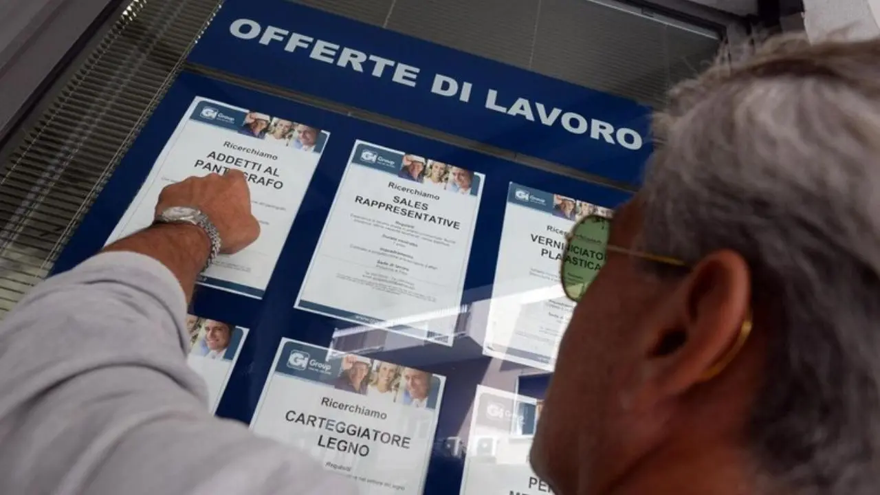 In Calabria aumenta l’occupazione ma i lavoratori sono precari e hanno gli stipendi più bassi d’Italia\n
