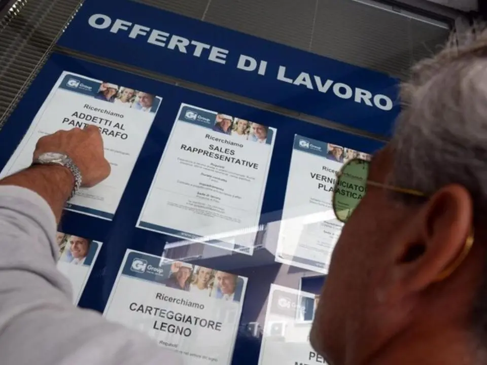 In Calabria aumenta l’occupazione ma i lavoratori sono precari e hanno gli stipendi più bassi d’Italia