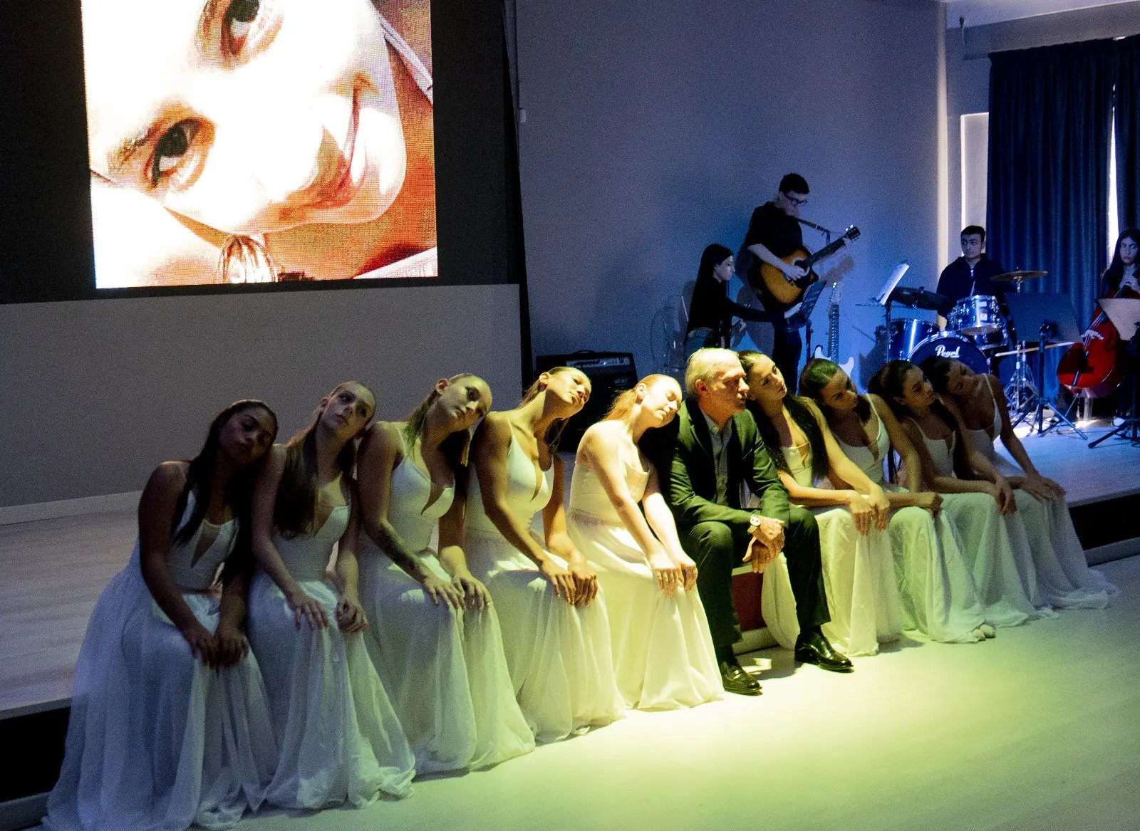 Al liceo Capialbi di Vibo\u00A0un tributo commosso a Rachele Nardo tra musica, danza e poesia\n