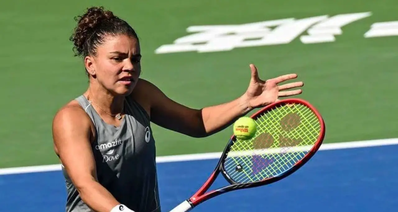 Tennis,\u00A0Jasmine Paolini conquista la\u00A0semifinale a Ningbo…\u00A0e vede le Finals
