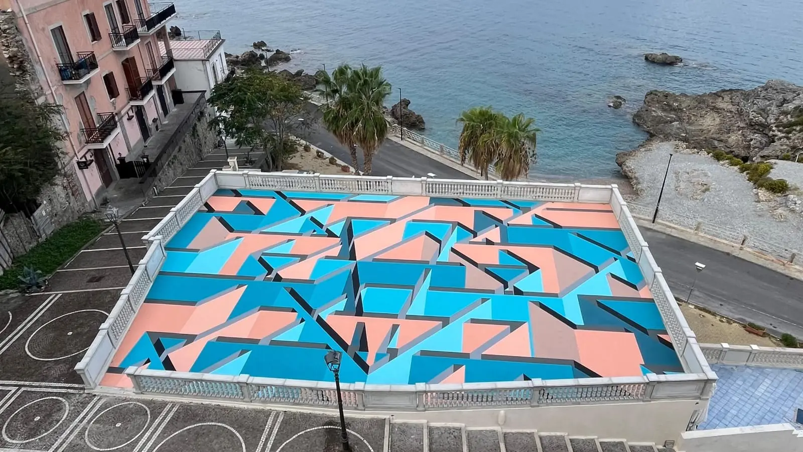 <p>Il nuovo murale</p>\\n