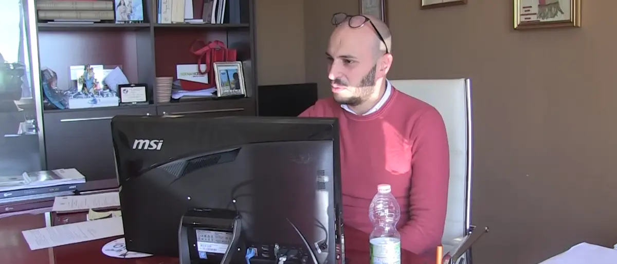 Jonadi, lettera intimidatoria infilata sotto la porta dell’ufficio del sindaco Fabio Signoretta