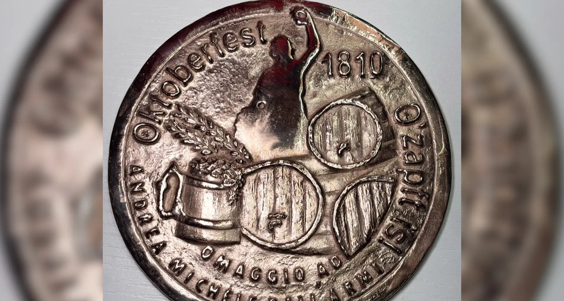 Dalla Calabria a Monaco: l’arte della medaglia in bronzo di Erminia Guarino celebra l’ideatore dell’Oktoberfest\n