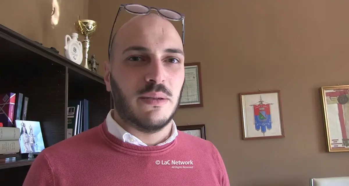 «Pezzo di m...»: lettera intimidatoria infilata sotto la porta dell’ufficio del sindaco di Jonadi Signoretta