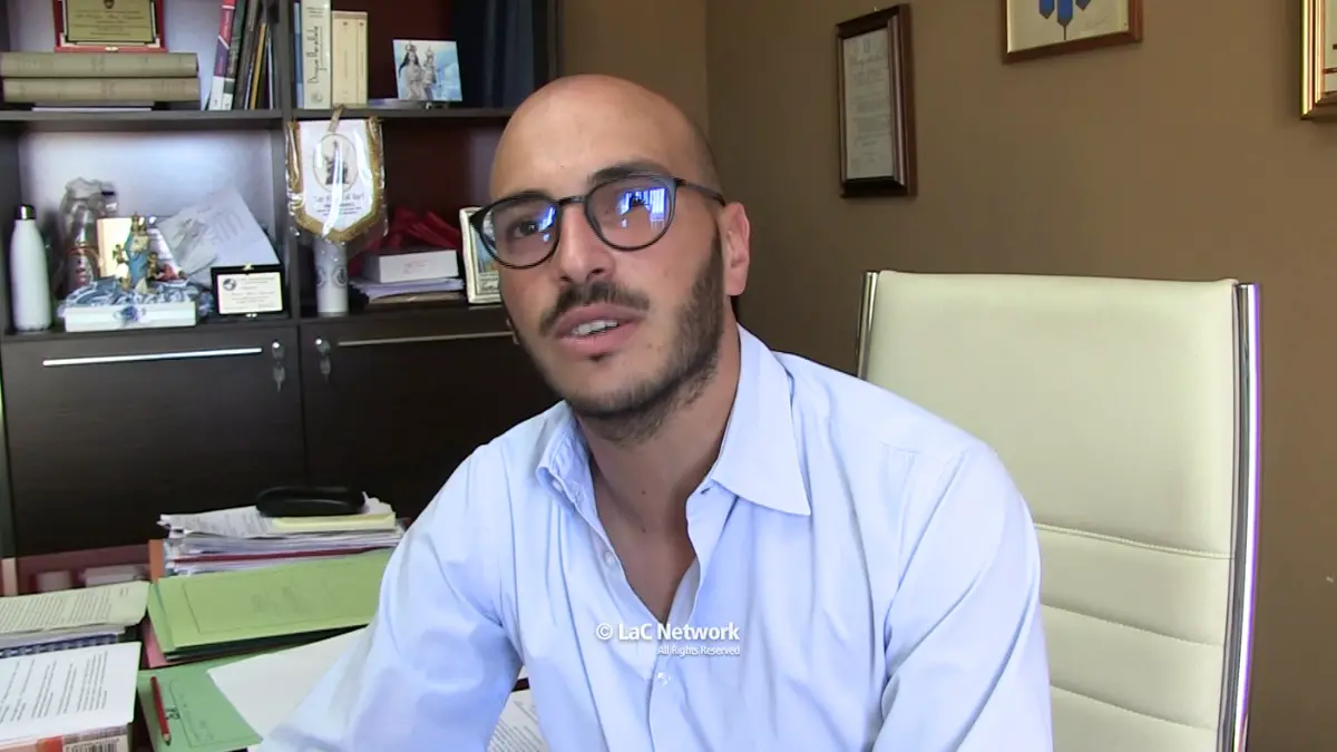 <p>Il sindaco di Jonadi, Fabio Signoretta</p>\\n