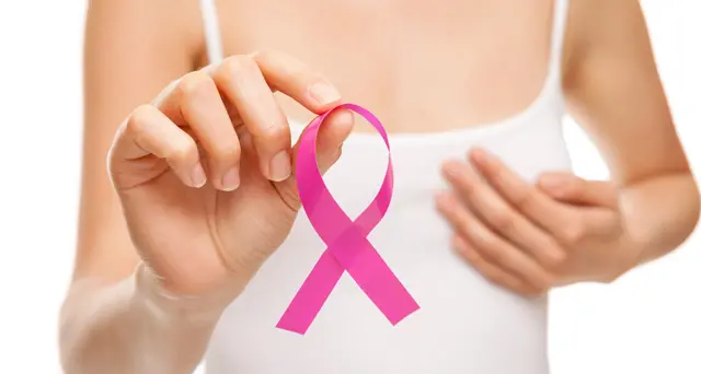 Tumore al seno, 55mila nuove diagnosi all’anno ma la prevenzione può fare la differenza: «Necessario un cambio culturale»\n