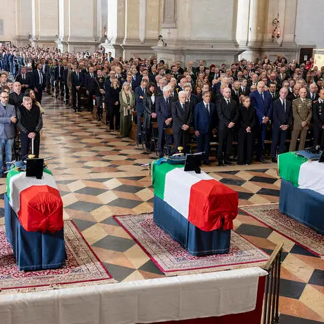 Addio a Valerio, Davide e Marco: l’Italia si ferma per i tre carabinieri uccisi a Castel d’Azzano\n