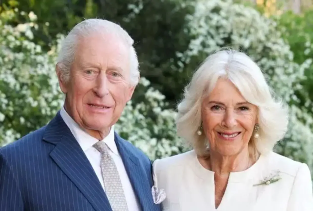 Re Carlo e Camilla in Vaticano: per la prima volta dopo 500 anni un sovrano inglese pregherà con un Papa\u00A0\n