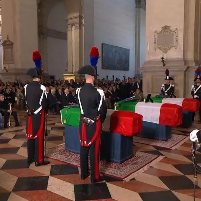 Lacrime e applausi ai funerali dei tre carabinieri morti nell’esplosione di Castel d’Azzano