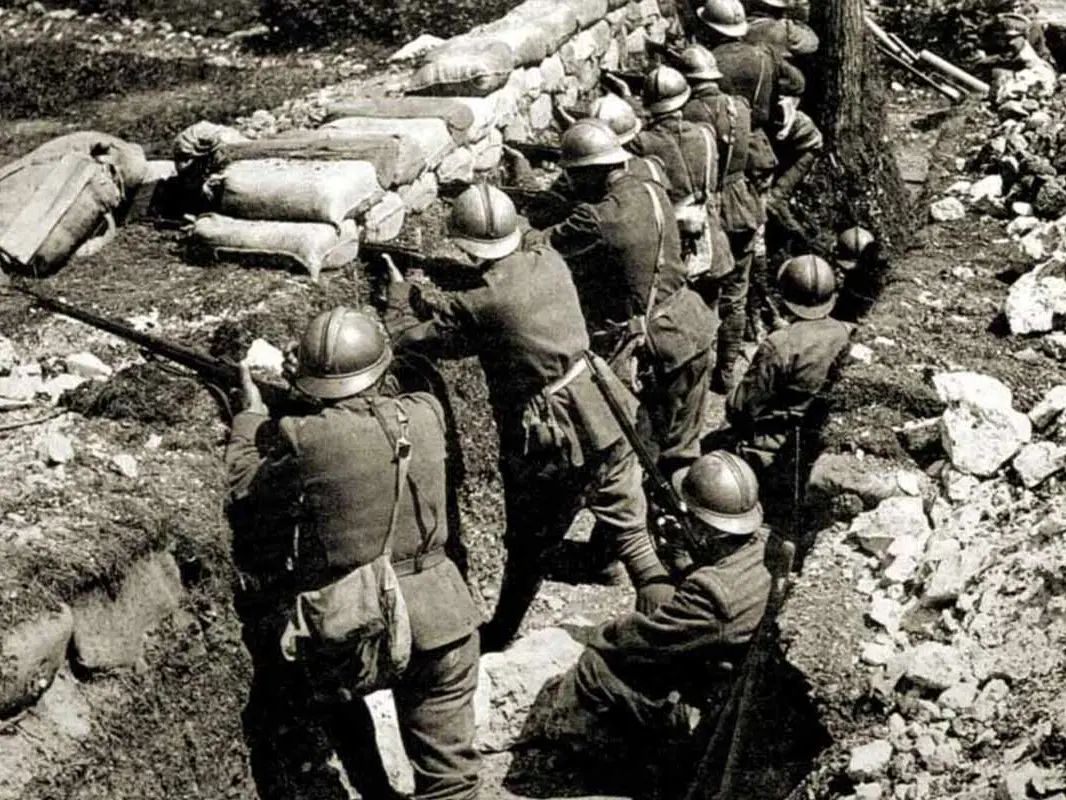 Poesie grigioverdi: Corrado Alvaro e il canto corale della guerra tra soldati, morte e memoria