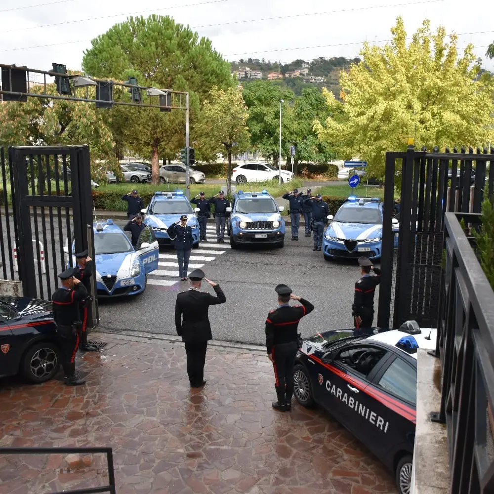 Strage dei carabinieri, a Cosenza istituzioni e forze dell’ordine abbracciano l’Arma\n