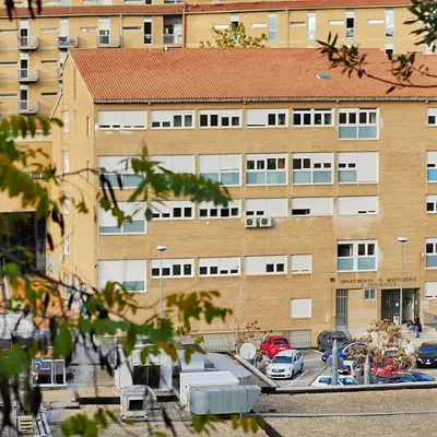 Perugia, giovane ucciso con una coltellata alla gola in un parcheggio davanti all’università\n