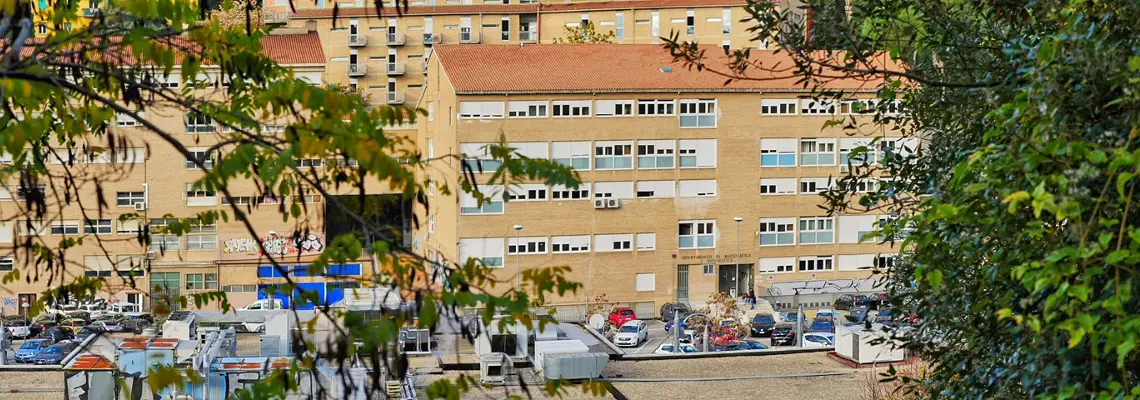 Perugia, giovane ucciso con una coltellata alla gola in un parcheggio davanti all’università\n