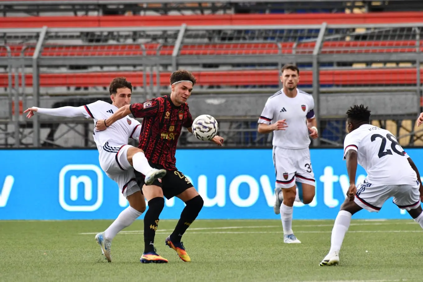 Sorrento-Cosenza 2-2: il tabellino. Lupi rimontati