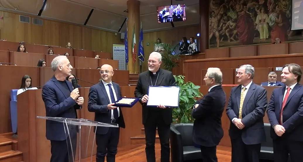 Osservatorio Media e Minori, Corecom e Chiesa insieme per l’educazione affettiva: al vescovo Nostro la presidenza onoraria\n