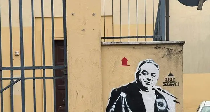 A Cinquefrondi un murale dedicato al procuratore Nicola Gratteri davanti alla scuola elementare\n