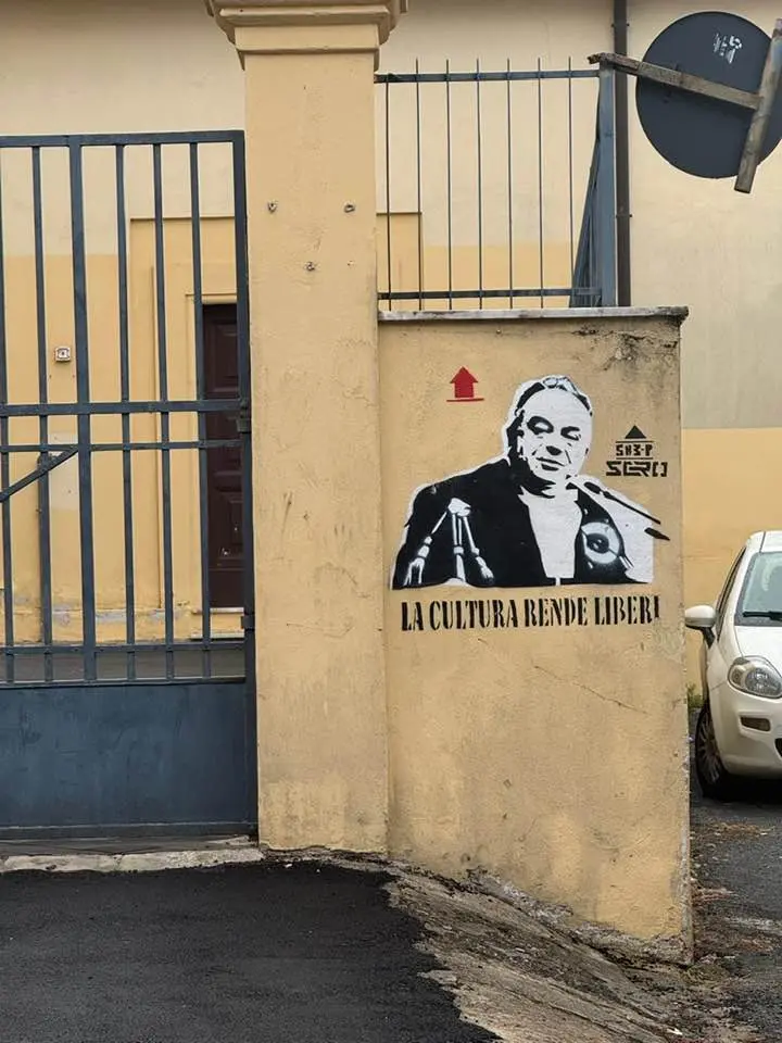 A Cinquefrondi un murale dedicato al procuratore Nicola Gratteri davanti alla scuola elementare\n