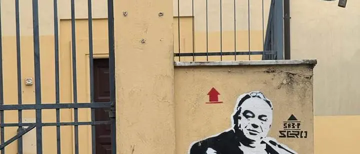 A Cinquefrondi un murale dedicato al procuratore Nicola Gratteri davanti alla scuola elementare\n