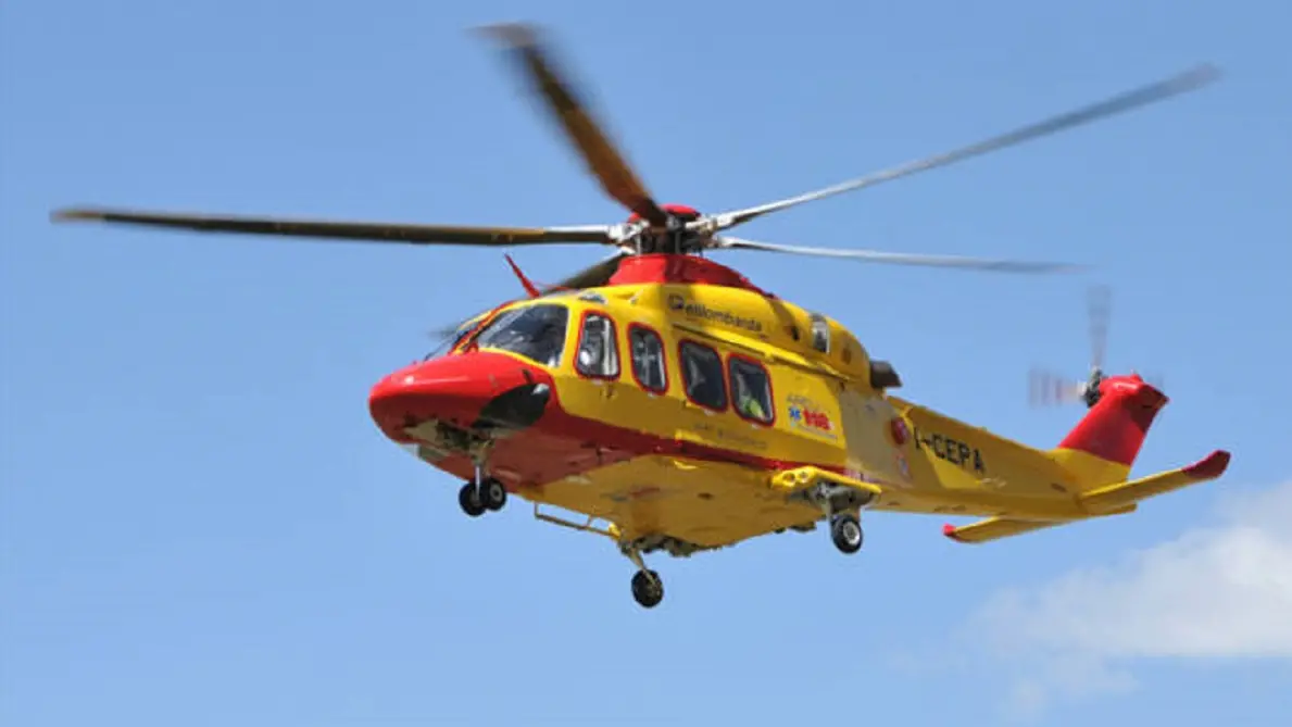 Incidente a Crotone, motociclista 19enne muore in ospedale dopo essere stato trasferito in elisoccorso: fatale lo scontro con un’auto\n