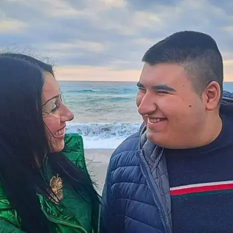 Dal silenzio al\u00A0sorriso,\u00A0una vita oltre le barriere dell’autismo: la storia di Aldo “l’amico di tutti”\n