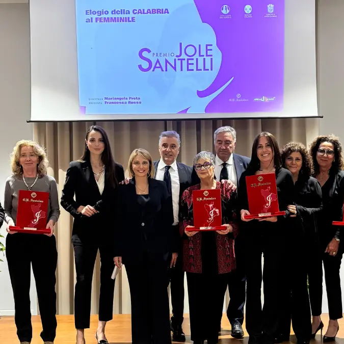 A Pizzo\u00A0la quarta edizione del Premio Santelli: riconoscimenti a otto donne nel ricordo di Jole