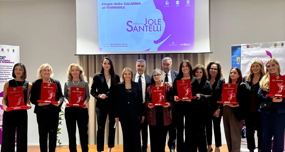 A Pizzo\u00A0la quarta edizione del Premio Santelli: riconoscimenti a otto donne nel ricordo di Jole