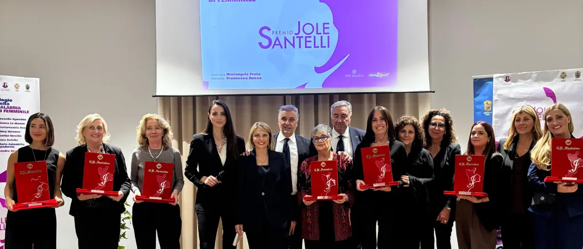 A Pizzo\u00A0la quarta edizione del Premio Santelli: riconoscimenti a otto donne nel ricordo di Jole