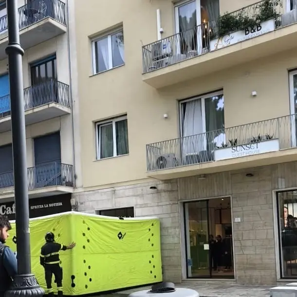 Tutto il mondo è paese, quando una ragazza è in bilico tra la vita e la morte ma non si distingue più la realtà dal \"contenuto\"\n