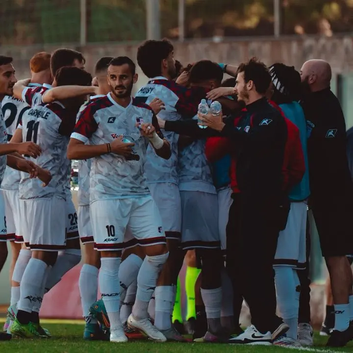 Serie D, Vibonese scatenata: 2-0 in trasferta alla Gelbison e primo posto in classifica