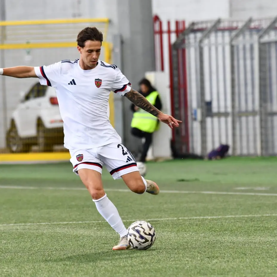 Cosenza, per Cimino giornata a due facce: il primo gol tra i pro e quell’errore che pesa