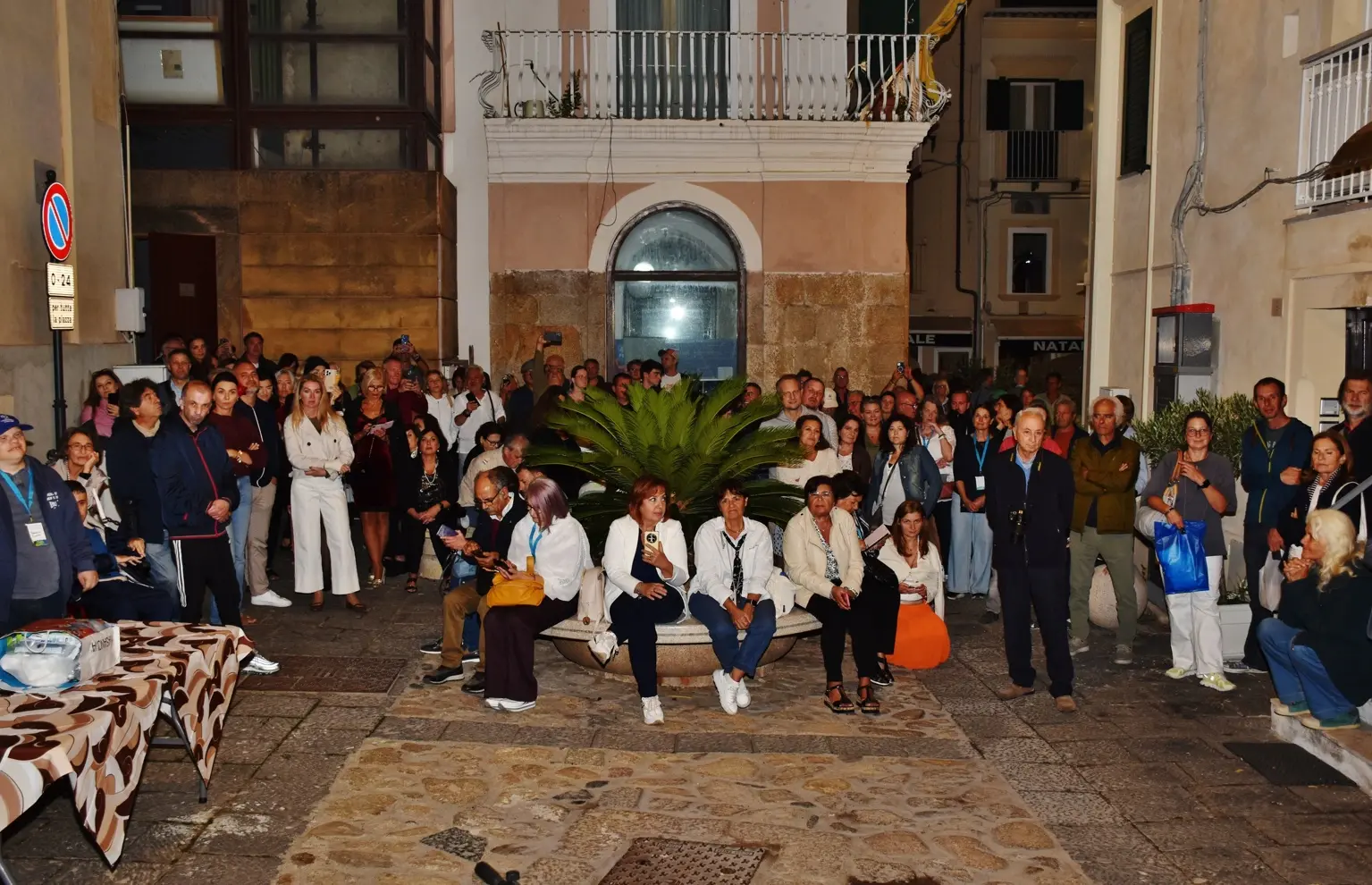 Arte e colore, a\u00A0Tropea le piazze e i vicoli del centro storico invasi da 60 pittori: successo per il Plein air festival