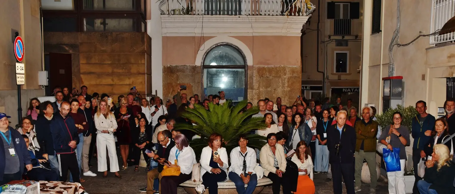 Arte e colore, a\u00A0Tropea le piazze e i vicoli del centro storico invasi da 60 pittori: successo per il Plein air festival
