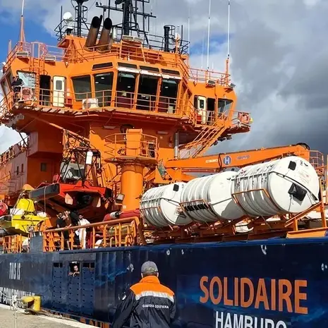 Mani vuote e occhi pieni di speranza e dolore: a Reggio l’ennesimo sbarco di migranti