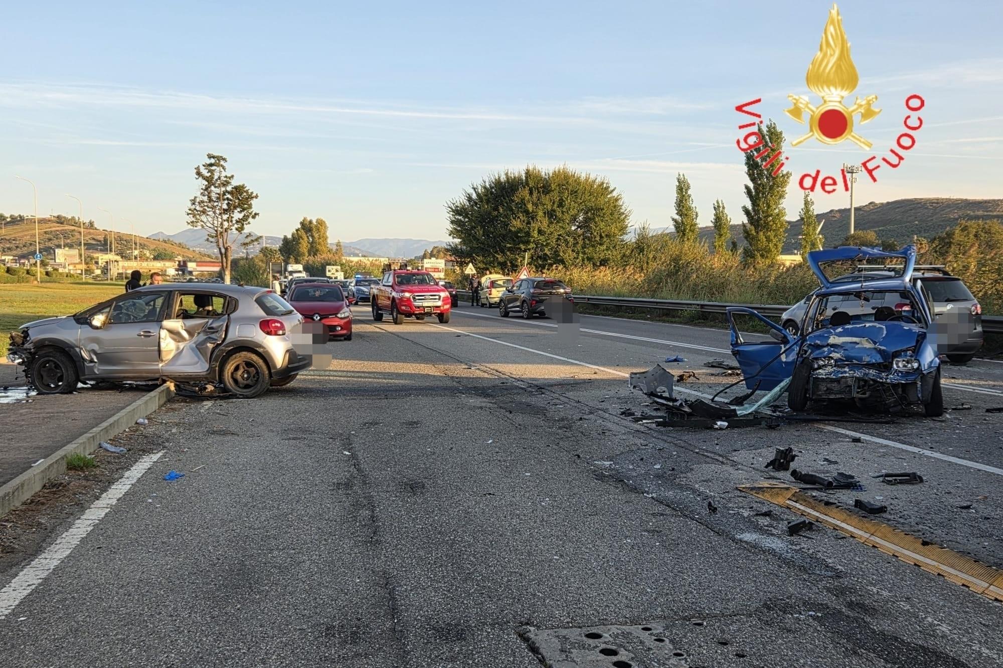 Incidente stradale a Catanzaro, scontro tra tre auto nella zona sud ...