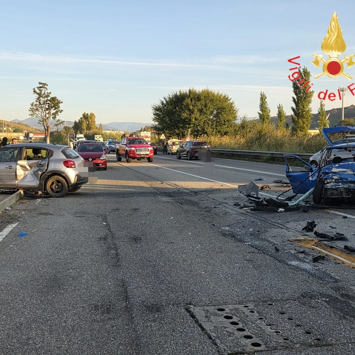 Incidente stradale a Catanzaro, scontro tra tre auto nella zona sud della città: quattro feriti