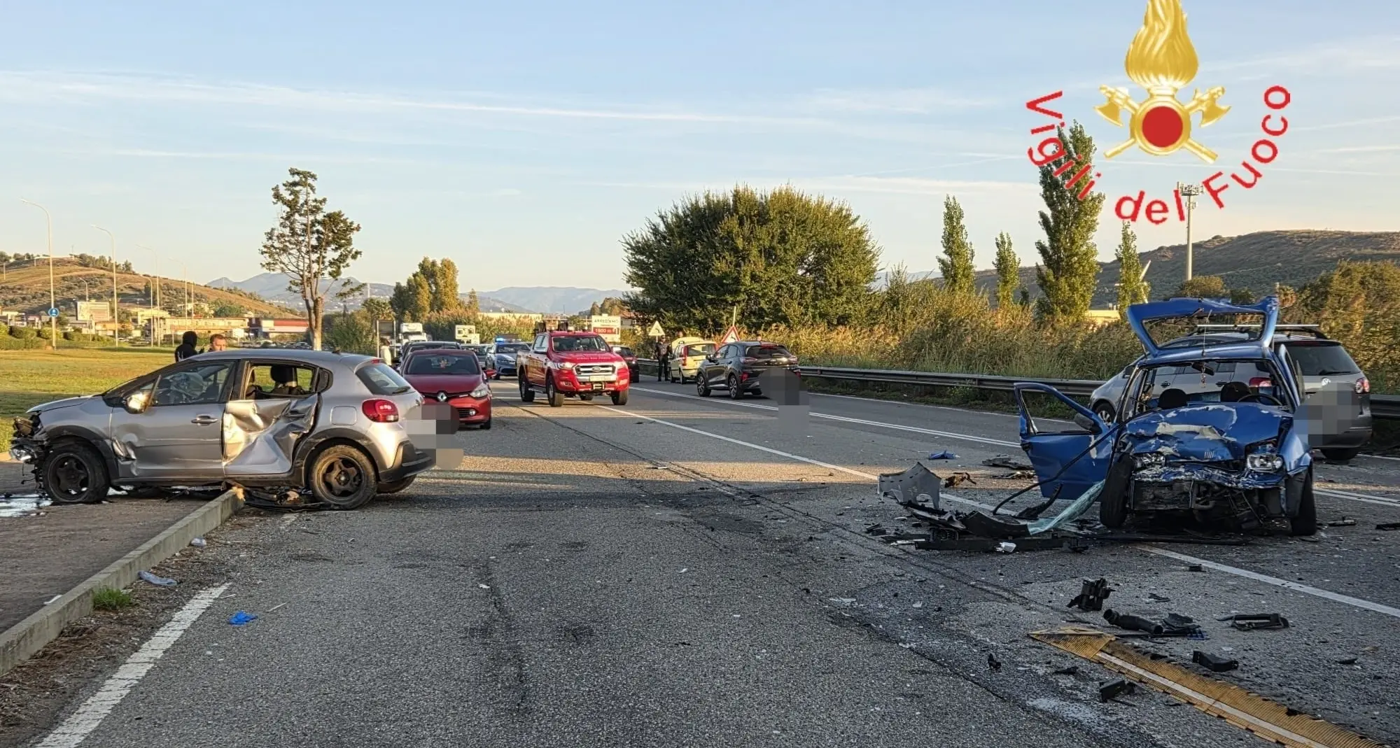 Incidente stradale a Catanzaro, scontro tra tre auto nella zona sud della città: quattro feriti