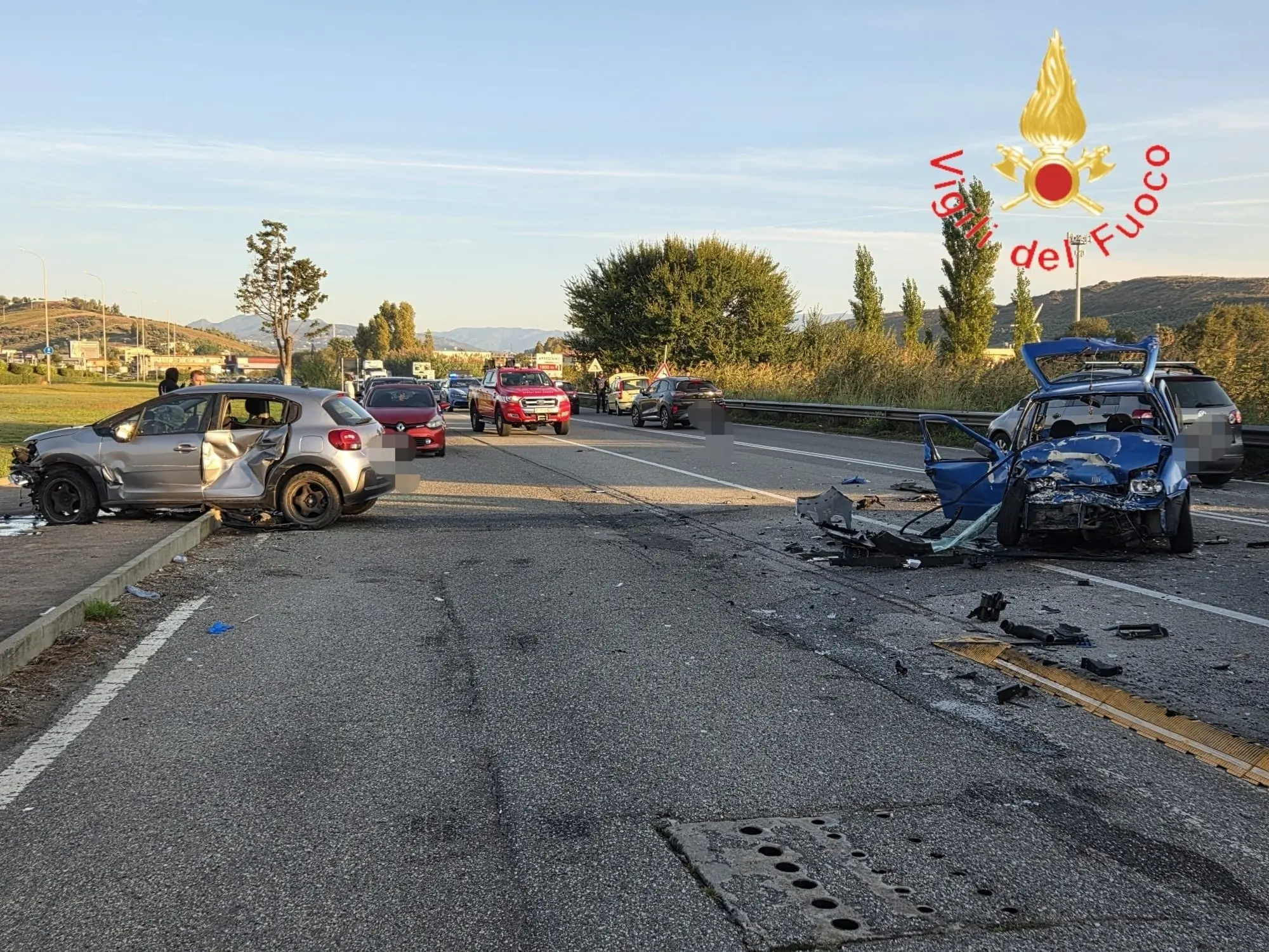 Incidente stradale a Catanzaro, scontro tra tre auto nella zona sud della città: quattro feriti