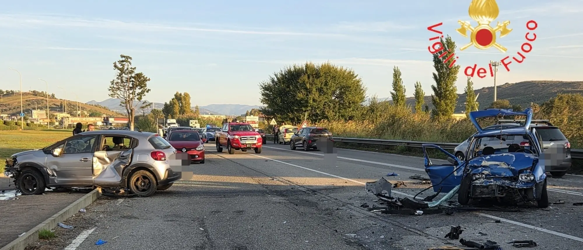 Incidente stradale a Catanzaro, scontro tra tre auto nella zona sud della città: quattro feriti