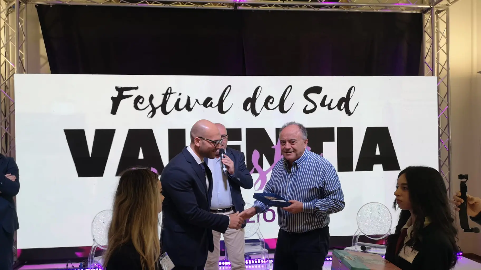 Gratteri agli studenti di Vibo: «Non lasciate la gestione della Calabria nelle mani degli ‘ndranghetisti»\n