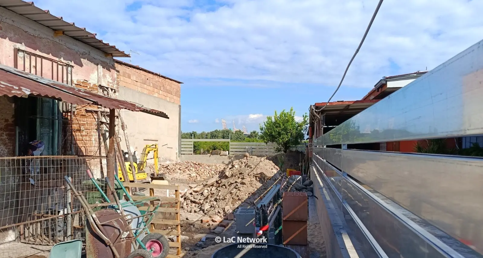 Fratellini travolti da un muro, la comunità di Gioia Tauro si stringe alla famiglia: «Uniti per offrire tutto il nostro supporto»\n