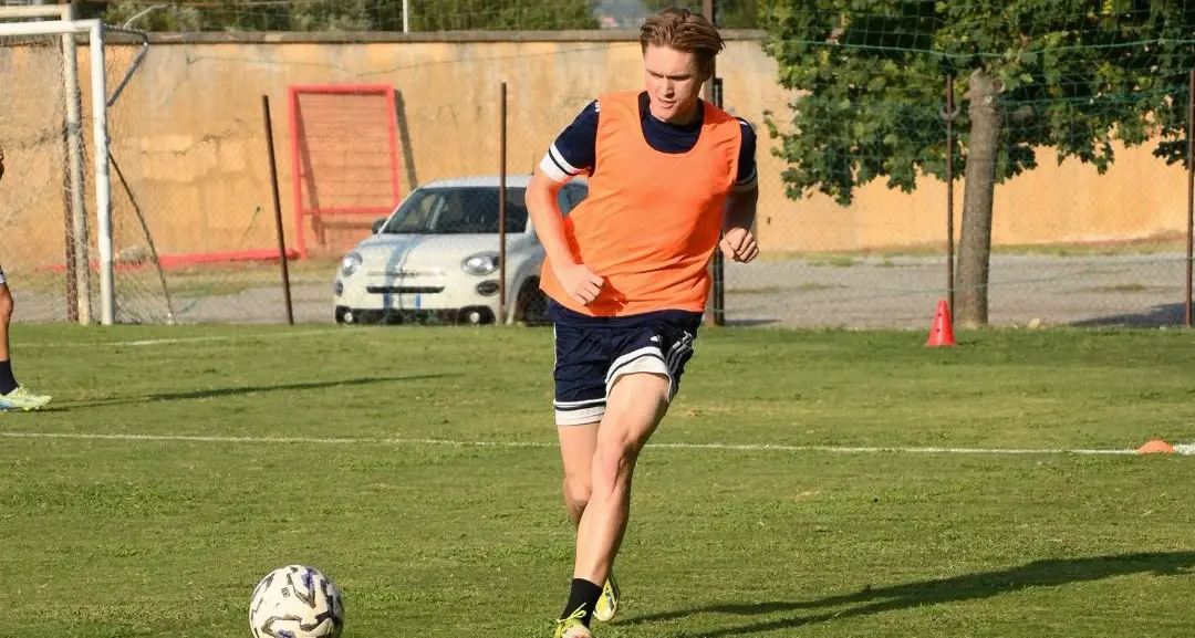 Cosenza, si ferma Novello: lussazione alla spalla destra per l'australiano