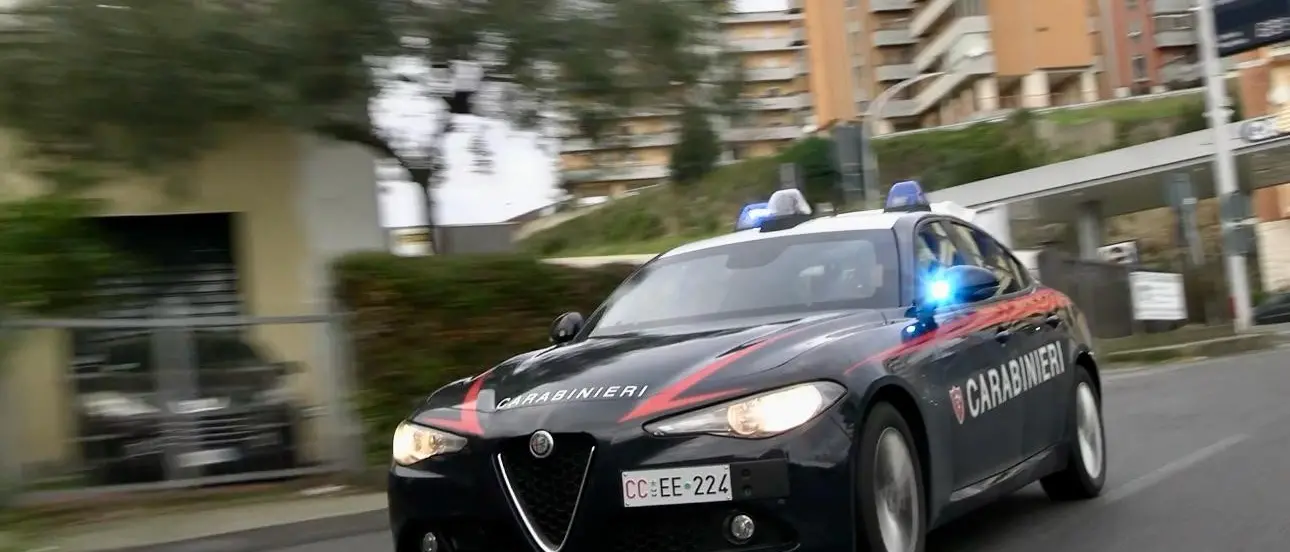 Catanzaro, picchiò e rapinò una donna nella propria abitazione: arrestato un 21enne