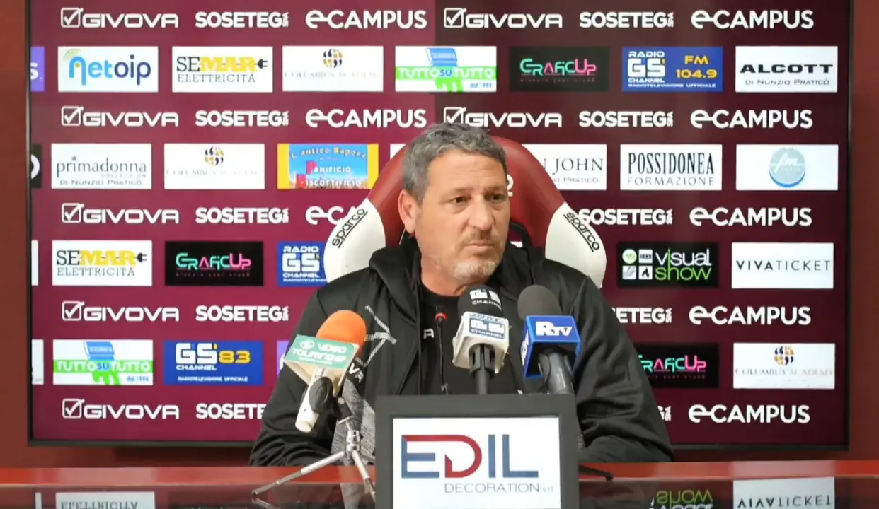Reggina, dopo il ko con la Vigor Lamezia esonerato il tecnico Bruno Trocini\n