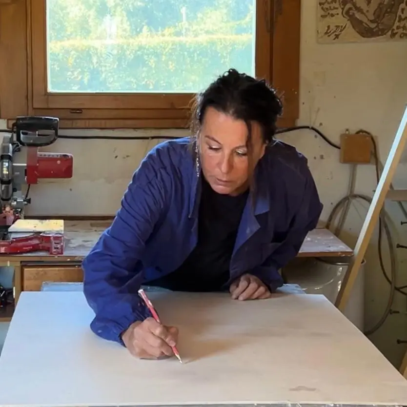 La rinascita attraverso la pittura, la lametina Sonia Bellezza racconta come ha trasformato il dolore in arte\n