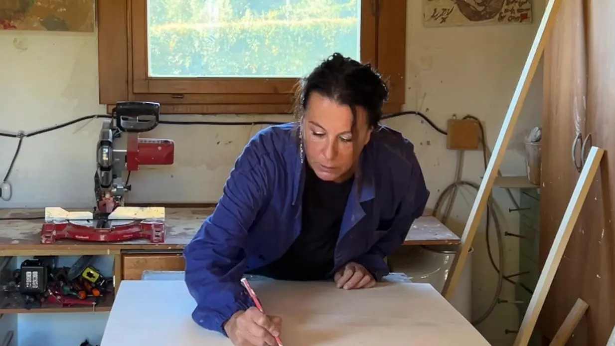 La rinascita attraverso la pittura, la lametina Sonia Bellezza racconta come ha trasformato il dolore in arte\n