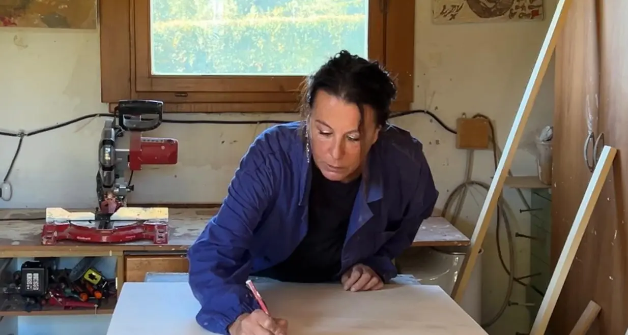 La rinascita attraverso la pittura, la lametina Sonia Bellezza racconta come ha trasformato il dolore in arte\n