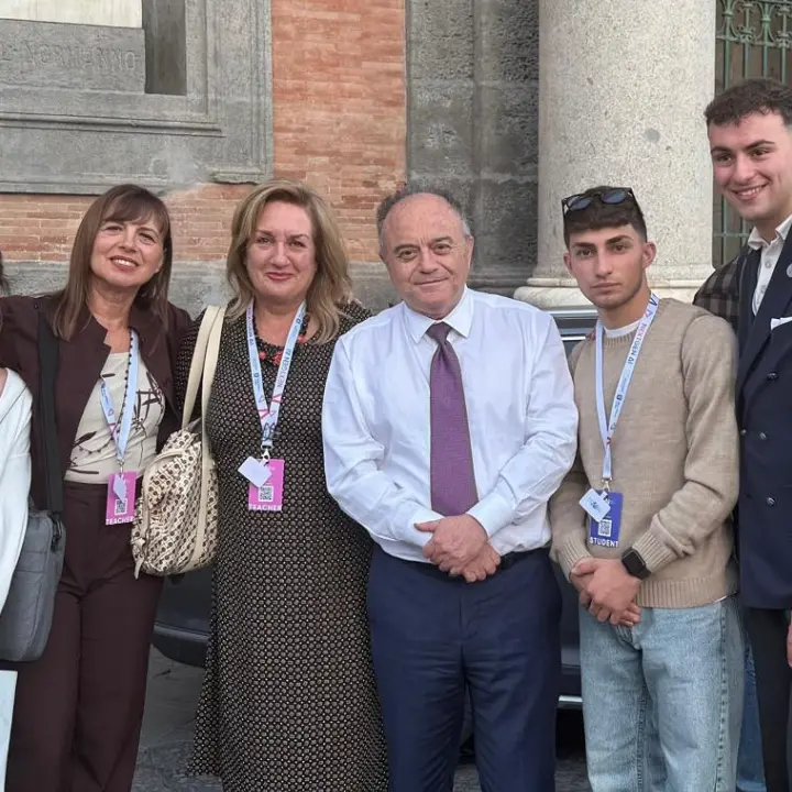Napoli, lezione di antimafia in piazza del Plebiscito: le Consulte studentesche incontrano Gratteri