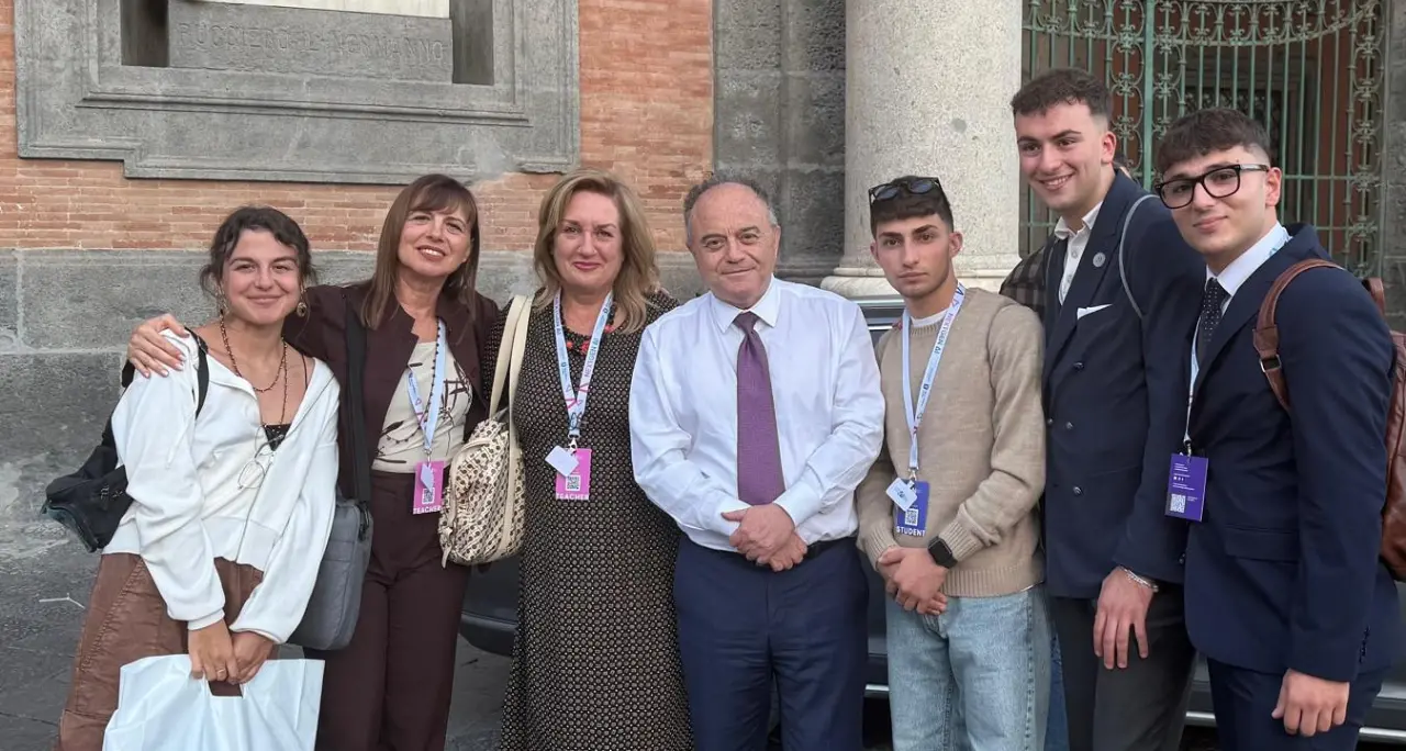 Le Consulte studentesche\u00A0incontrano Gratteri a Napoli: una lezione\u00A0di lotta alla mafia in piazza del Plebiscito\n