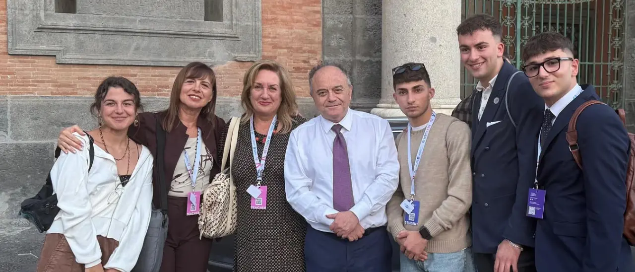 Le Consulte studentesche\u00A0incontrano Gratteri a Napoli: una lezione\u00A0di lotta alla mafia in piazza del Plebiscito\n