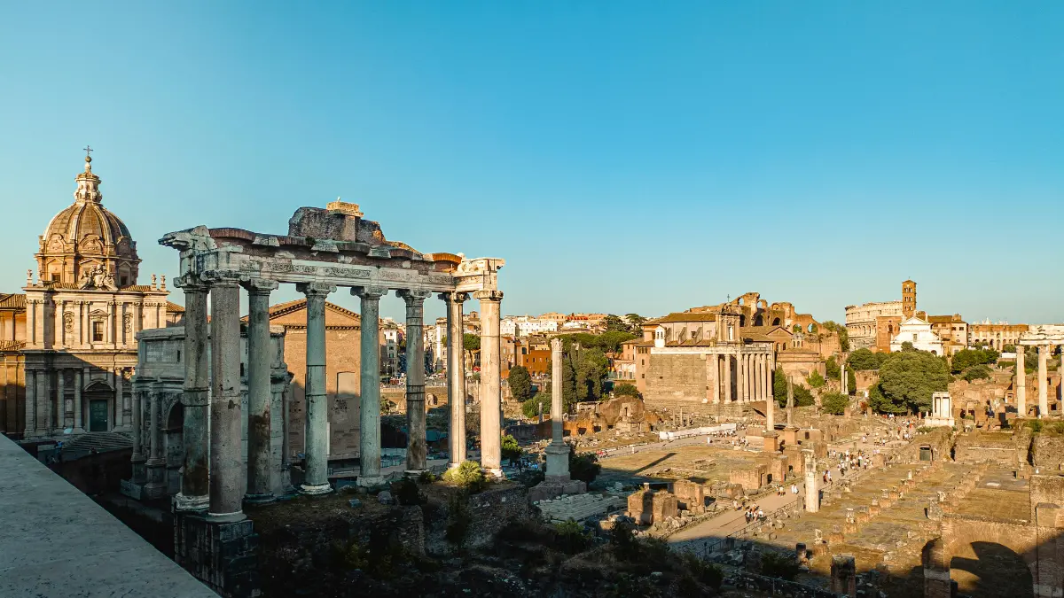 <p>I fori imperiali a Roma</p>\\n
